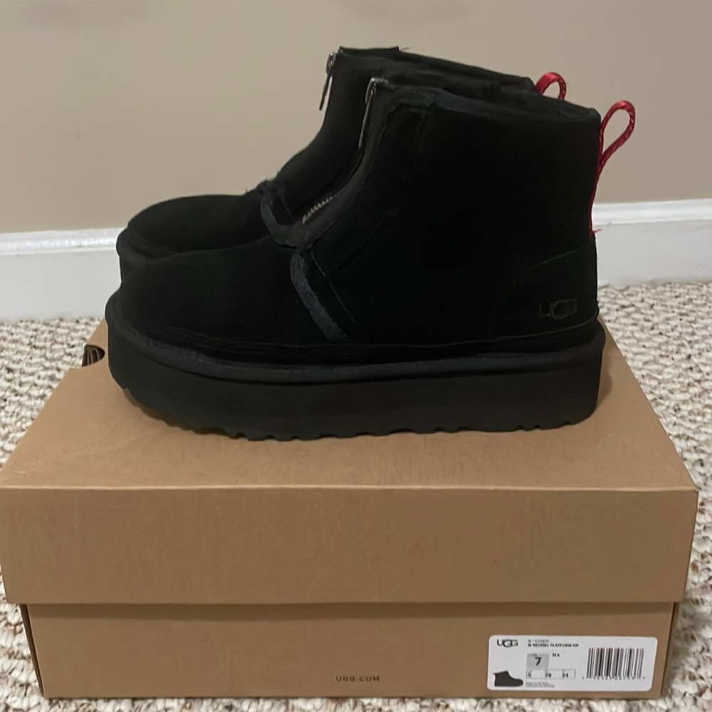 W Neumal Platform ZIP UGG